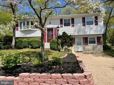 20 Greenbriar Rd, Turnersville, NJ 08012