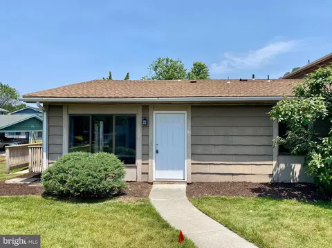 41 Birchwood Ct, West Deptford, NJ 08066