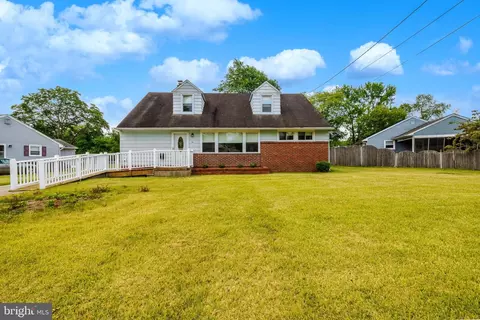 12 Clarke Dr, West Deptford, NJ 08096
