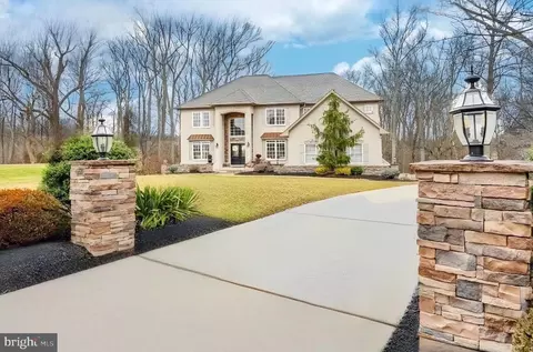 17 Lansbrook Ct, Sewell, NJ 08080