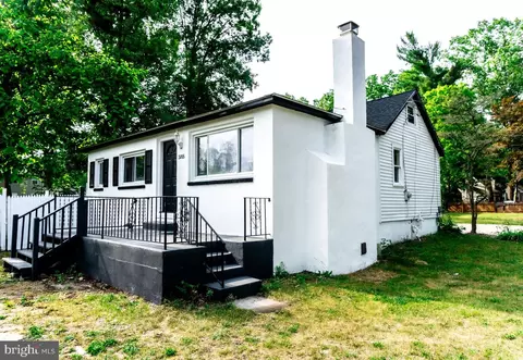3205 Lakeside Dr, Williamstown, NJ 08094