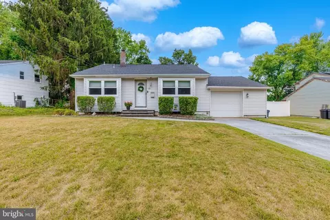 19 Woodbrook Rd, Blackwood, NJ 08012
