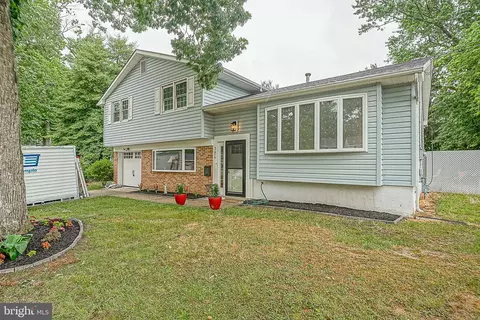 384 Merion Rd, Blackwood, NJ 08012