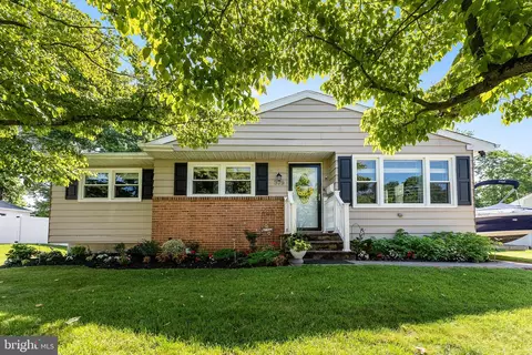 379 Wedgewood Dr, Turnersville, NJ 08012