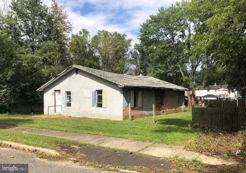 48 Clinton St, Westville, NJ 08093