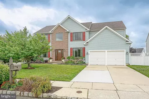 19 Huckleberry Way, Blackwood, NJ 08012