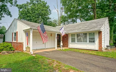 528 Revere Dr, Blackwood, NJ 08012
