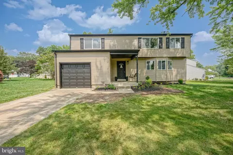 9 Hydra Ln, Sewell, NJ 08080
