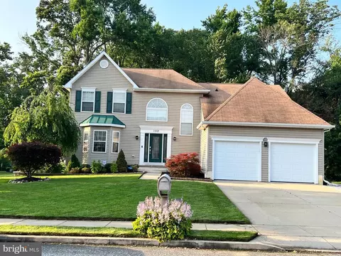 102 Landing Dr, Woodbury, NJ 08096
