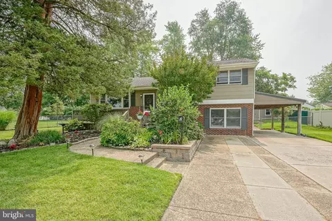 2 Catalina Ct, West Deptford, NJ 08096