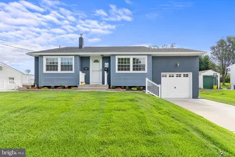 391 Wedgewood Dr, Blackwood, NJ 08012
