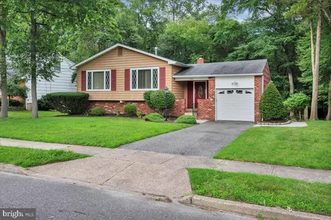 203 Cambridge Rd, Blackwood, NJ 08012