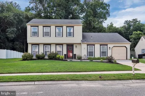 214 Burgundy Dr, Swedesboro, NJ 08085