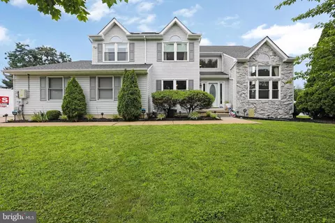 1304 Dawn Ct, Mullica Hill, NJ 08062