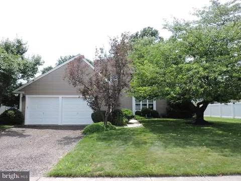 41 White Pine Dr, Sewell, NJ 08080