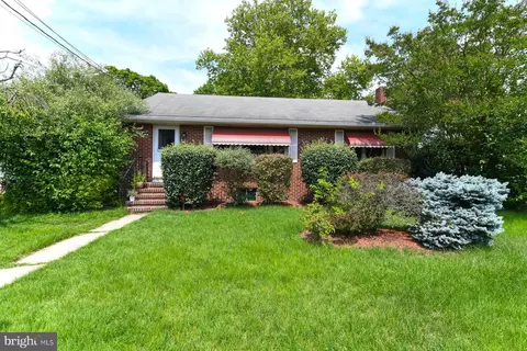 528 Lakeview Dr, Swedesboro, NJ 08085