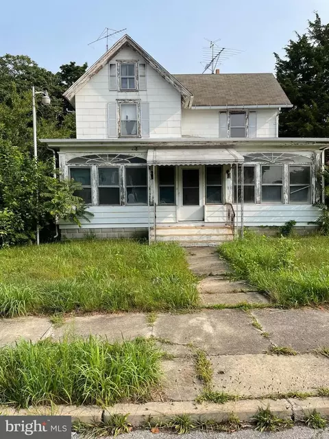 29 W High St, Clayton, NJ 08312
