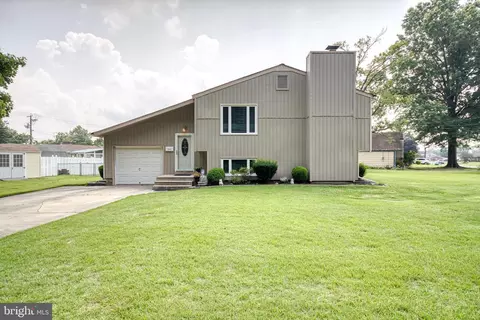 100 Carter Ave, Gibbstown, NJ 08027