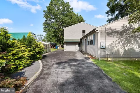 1416 15th Ave, Williamstown, NJ 08094