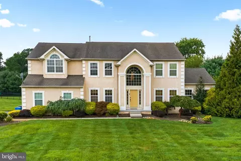 1 Annamarie Ct, Woolwich Township, NJ 08085