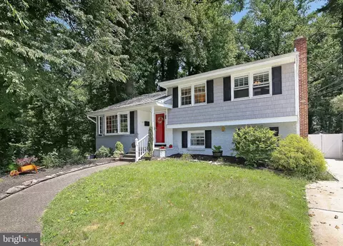 27 Cooper Dr, West Deptford, NJ 08096