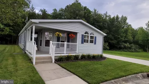727 Bayberry Ln, Williamstown, NJ 08094
