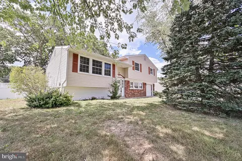 914 Whitman Dr, Turnersville, NJ 08012