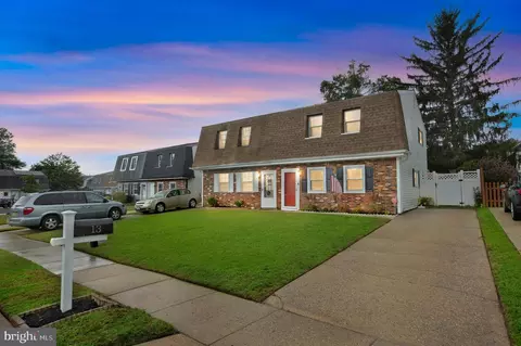 13 Fomalhaut Ct, Sewell, NJ 08080