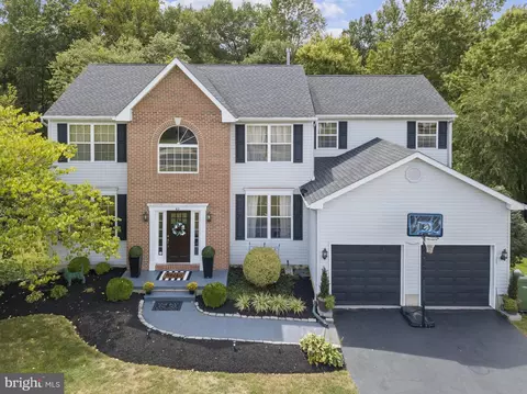 43 Lake Narraticon Drive Dr, Swedesboro, NJ 08085