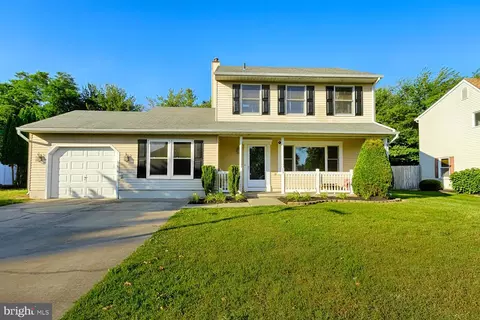 25 Williamsburg Ct, Glassboro, NJ 08028