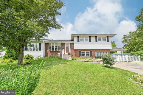 221 S School St, Gibbstown, NJ 08027