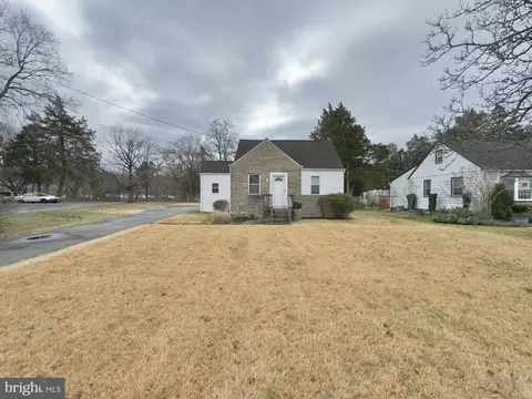 348 New St E, Glassboro, NJ 08028
