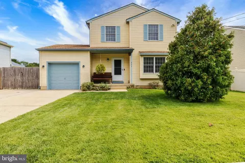 953 Dover Rd, Westville, NJ 08093