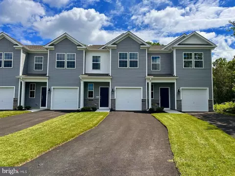 193 Mazzeo Dr, Glassboro, NJ 08028