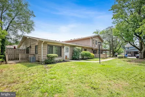 9 Maplewood Ct, Paulsboro, NJ 08066