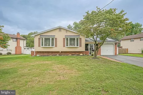 22 Forrest Dr, Sewell, NJ 08080