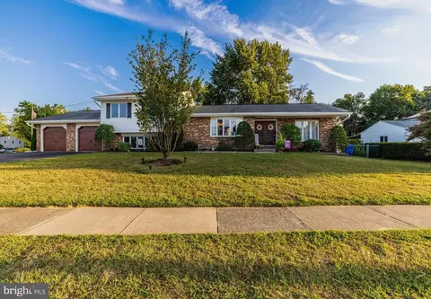 718 Lancing Rd, West Deptford, NJ 08096