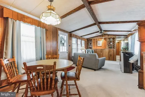 6 Bluejay Dr, Mantua, NJ 08051