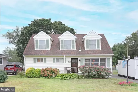 54 E Clayton Ave, Clayton, NJ 08312