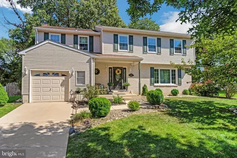 3 Twin Ponds Ct, Sewell, NJ 08080
