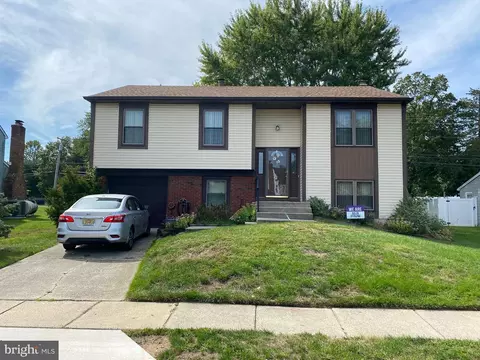 322 Ipswich Ln, Williamstown, NJ 08094