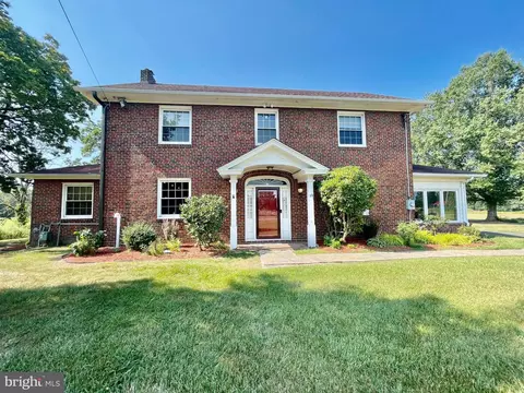 59 W Tomlin Station Rd, Mickleton, NJ 08056