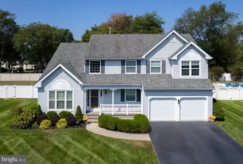 62 Olympia Ln, Sicklerville, NJ 08081