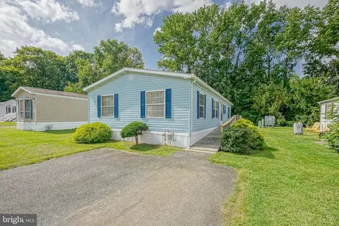 139 Robin Dr, West Deptford, NJ 08066