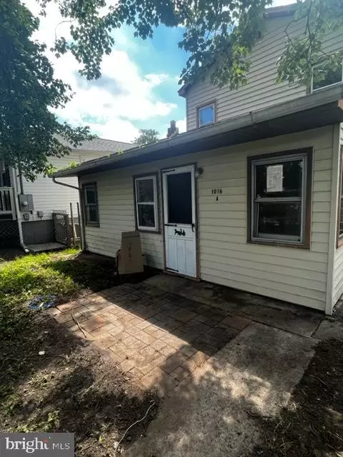 1016 Willow Dr, Gibbstown, NJ 08027