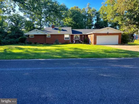 13 Lake Ave, Williamstown, NJ 08094
