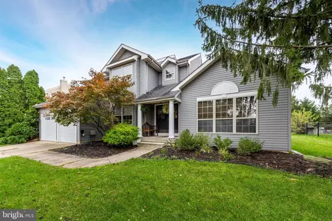 4 Derby Dr, Sewell, NJ 08080