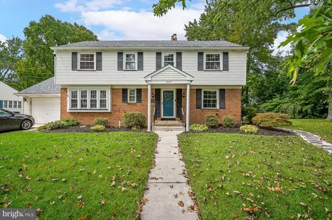 204 Westwood Ct, Woodbury, NJ 08096