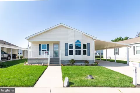 2017 Ocean Ln, Williamstown, NJ 08094