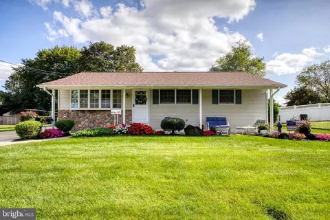 43 Bruce Dr, Woodbury, NJ 08096